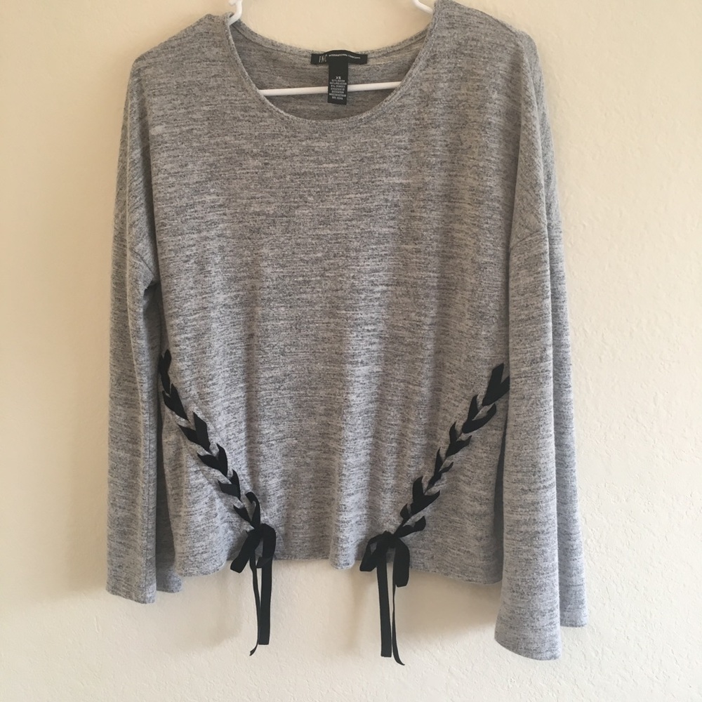 Grey speckled long sleeve with velvet ties